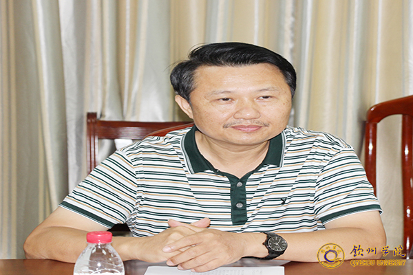 图1:广西中医药大学庞宇舟副书记介绍本校保密工作建设情况图2:钦州